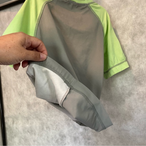 GYMBOREE Boys Skull and Bones Pirate Swim Top Rash Guard Lime Green Size 5 - Picture 7 of 10